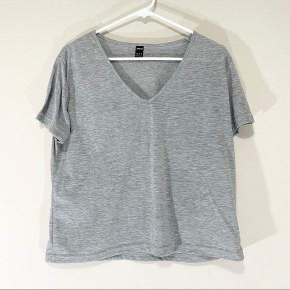Shein Gray Short Sleeved Crop Top Size M - Picture 1 of 5